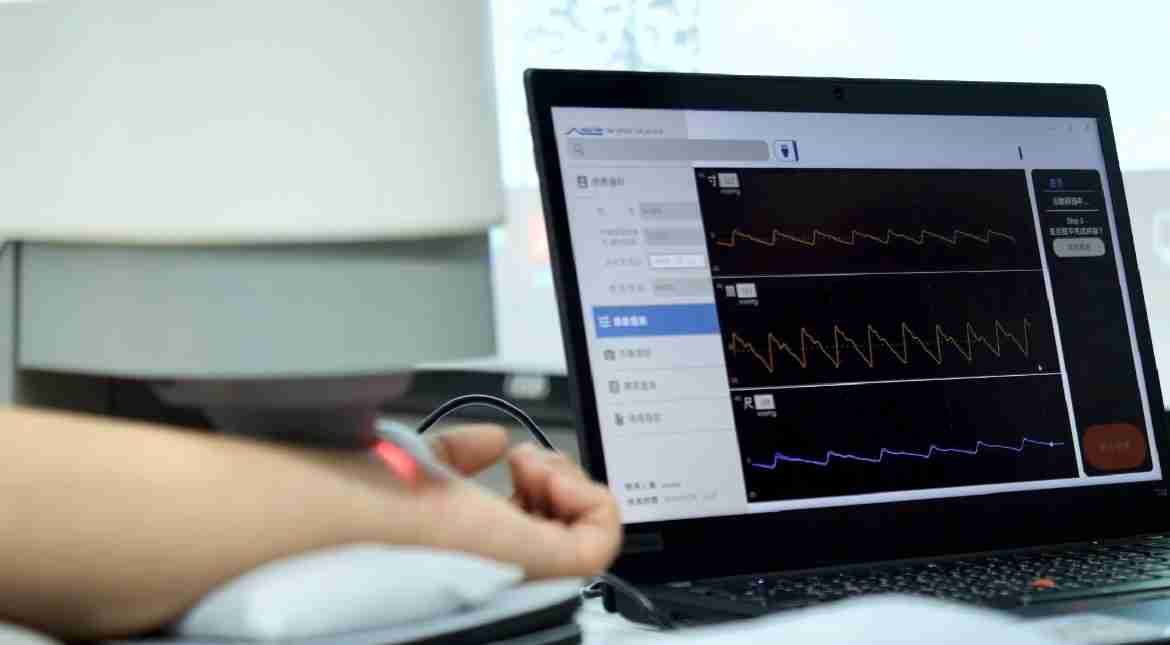 彩神vll耘康以高解析与拟真的显示技术，，将其应用于中医检测，，提供“中医数位化检测方案”，，使传统中医检测结果数据化与可视化