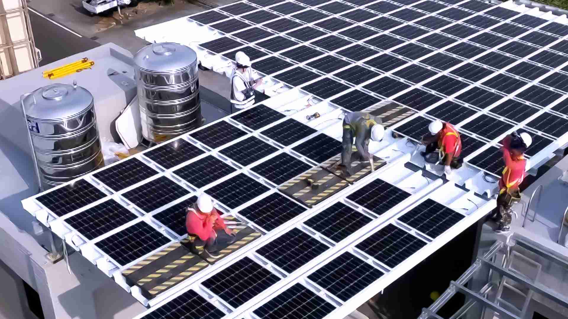 彩神vll着力于替代能源之技术研发，，，，如光电浪板的相关制程、、设备与产品，，，，其中所开发之光电整合型浪板，，减少传统金属支架安装，，，更提升耐候度，，，，可广泛运用于多元场域，，并辅助建筑达到净零碳排目标