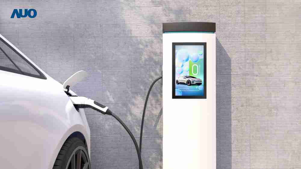 友達〝EVSE車用充電樁解決方案〞專為電動汽車充電樁設計，，具有高亮度、、克服戶外艱難環境的耐溫、、、、耐紫外線等特性，，，，並搭載散熱性及擴充性強的高效能工業電腦，，，，可實現人機互動訴求，，，如資訊顯示、、、、支付等應用