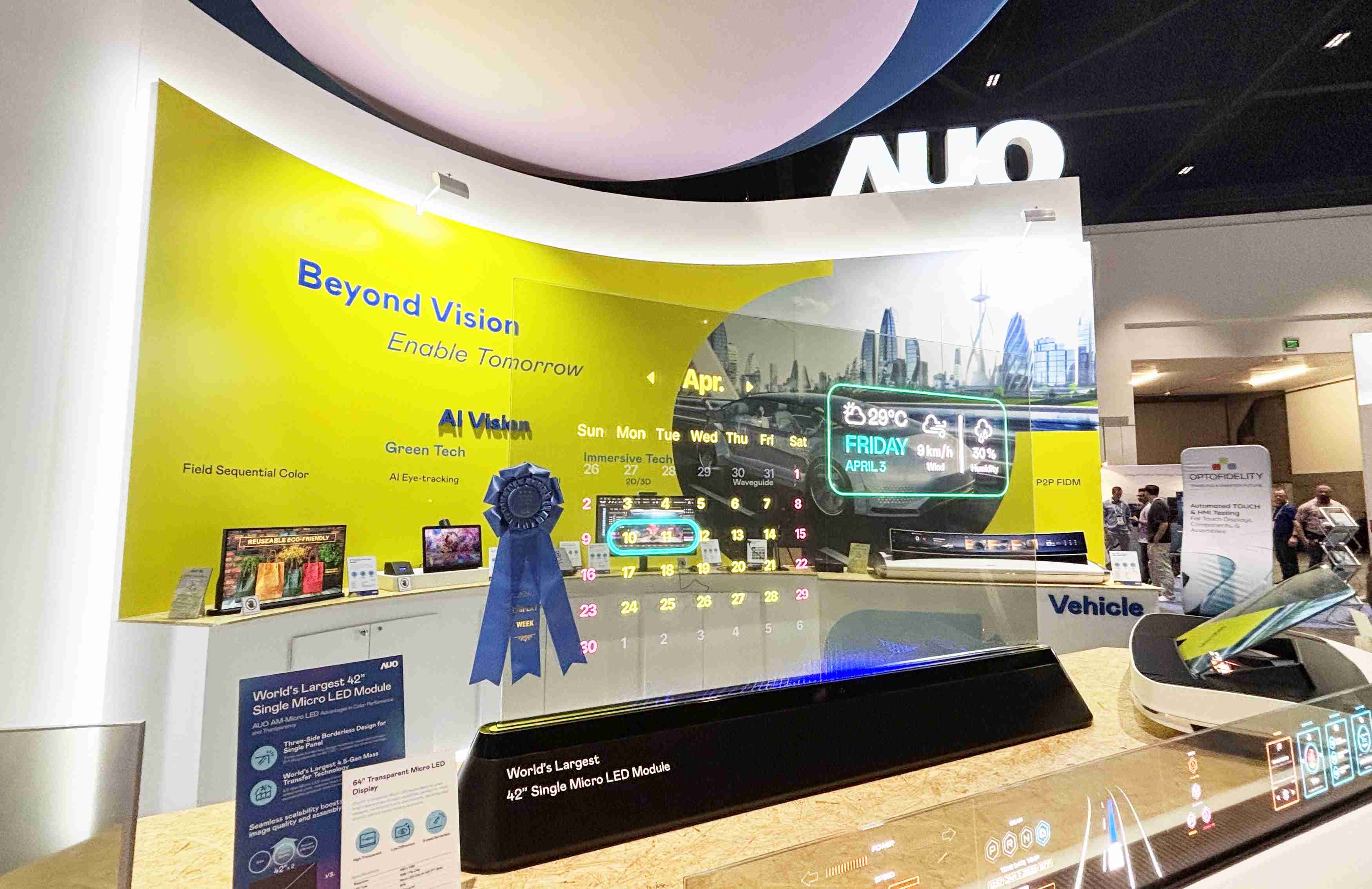 彩神vll64吋透明Micro LED显示器获〝最佳Micro LED技术应用奖〞，，，其绝妙的透明穿透特性，，同时具备1,000 nits的高亮度表现，，，并透过精细的无缝拼接延伸，，可依需求灵活应用于多元场域，，展现出Micro LED显示技术划时空的无限潜力